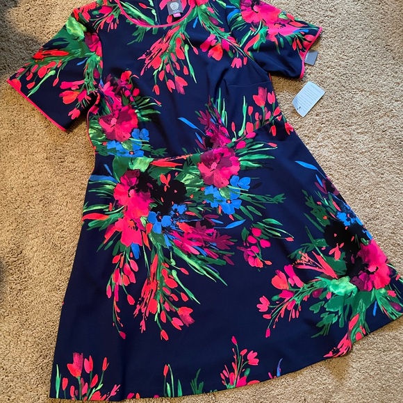 NWT Vince Camuto Floral Print Dress - Picture 1 of 8